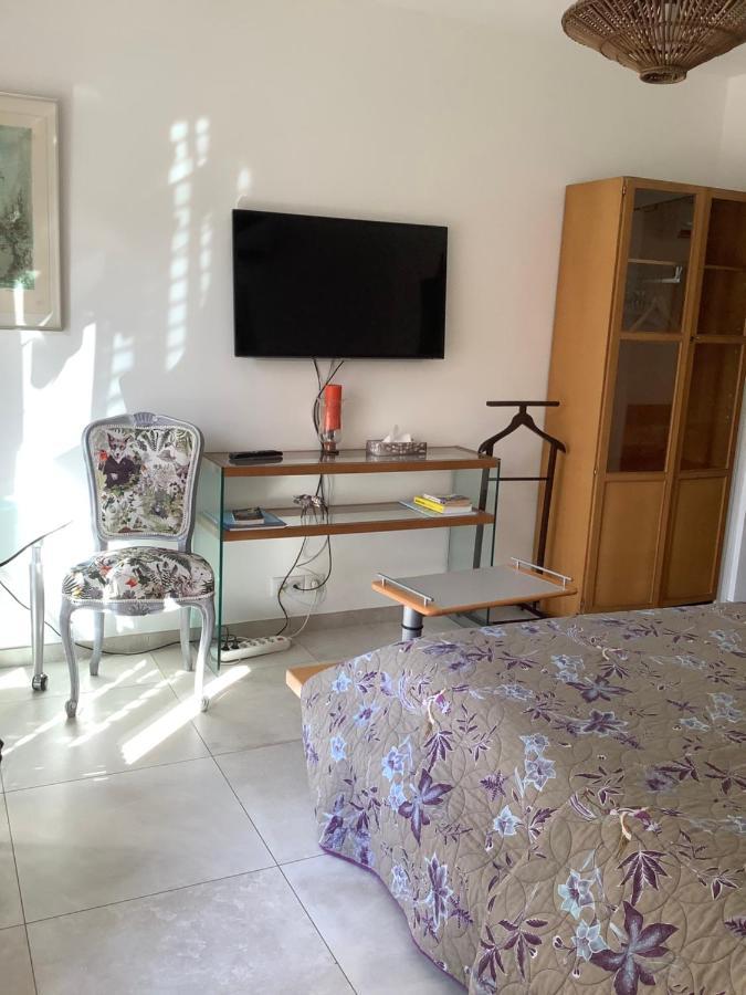 Chambres De La Terre Blanche Sanary-sur-Mer Exterior foto
